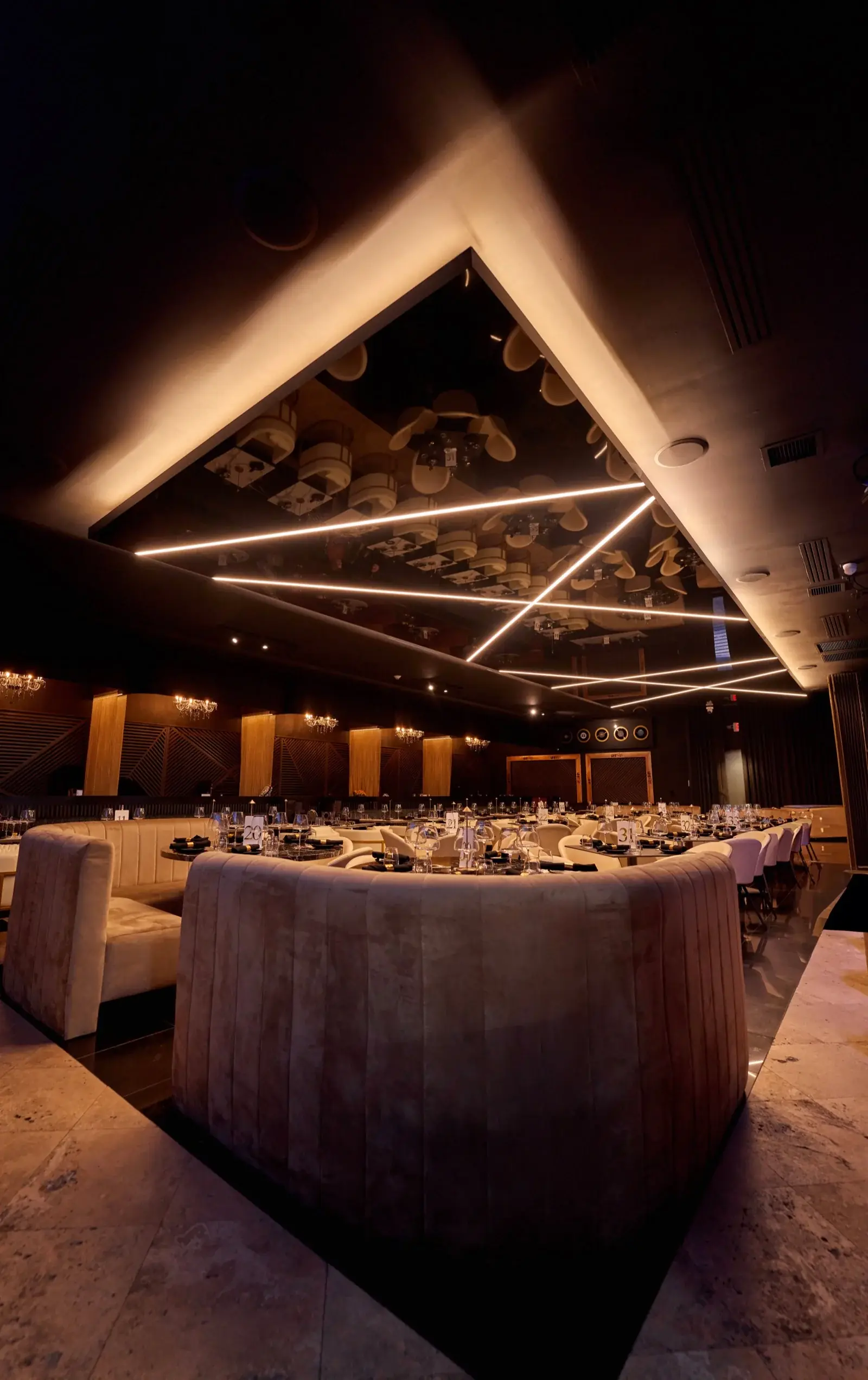 Lo D'Alex dining room service Miami