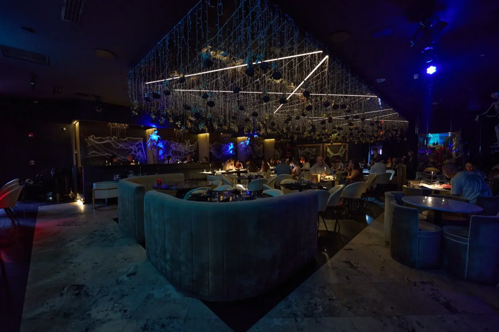 Miami bottle service and VIP nightlife at Lo D'Alex on Calle 8